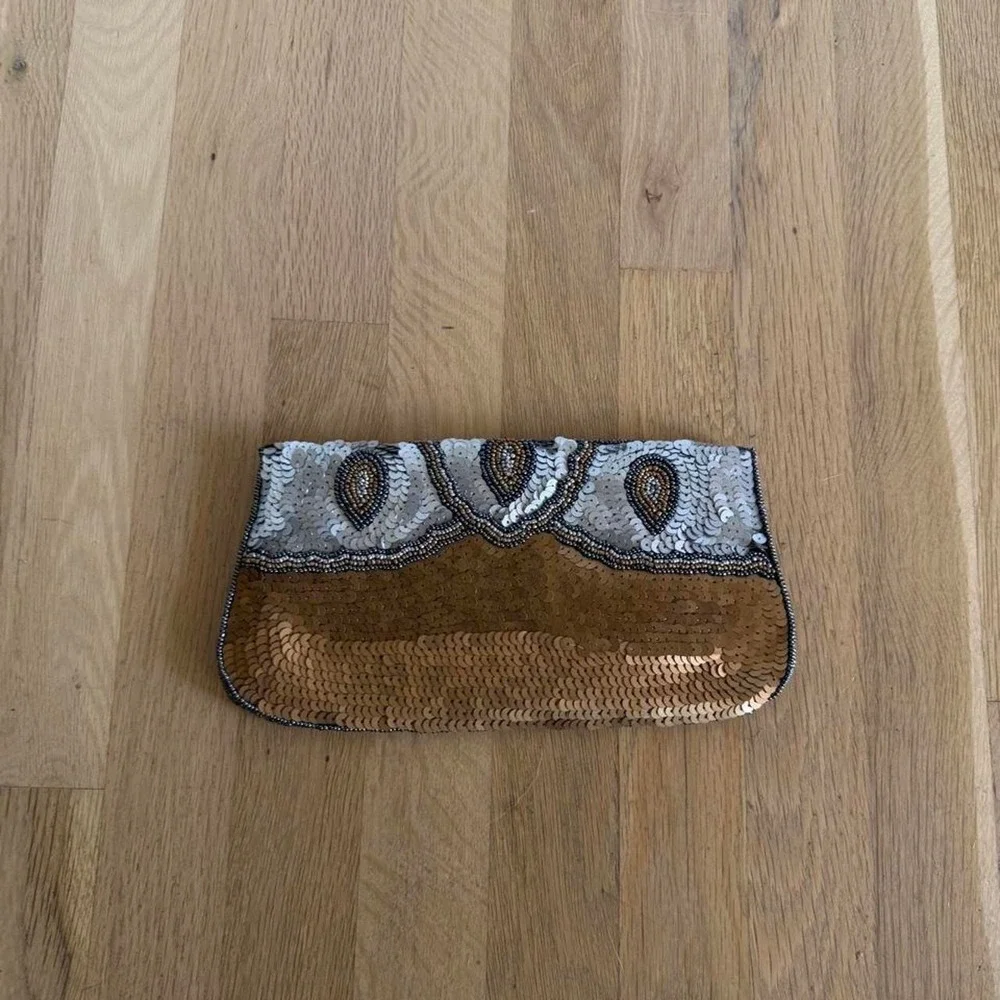 Vintage beaded clutch purse silver brown pattern central silver embellishment